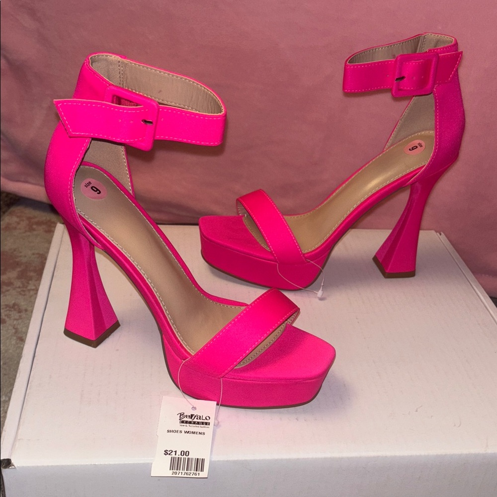 BAMBOO Fuchsia Platform Heels with Ankle Strap